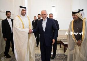 عناق رعاة الإرهاب.. صور.. وزير اقتصاد قطر يعوض خسائره بالتعاون مع إيران