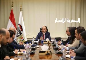 وزير قطاع الأعمال يستقبل وفدًا من مجموعة البنك الدولي لبحث التعاون المشترك