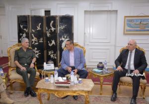 محافظ البحيرة يستقبل مساعد رئيس أركان حرب القوات المسلحة فى مستهل جولة لتفقد عدد من مشروعات مبادرة "حياة كريمة" بكفر الدوار