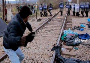 لاجئون غاضبون يهاجمون مكاتب "الاتحاد الأوروبي"  بجزيرة يونانية