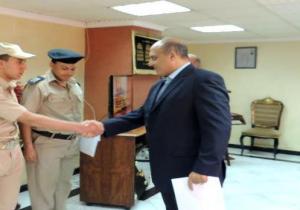 مدير امن القليوبية يكرم مجند ومندوب شرطة لضبطهم عاطل حاول يسرق دراجة نارية بالخانكة