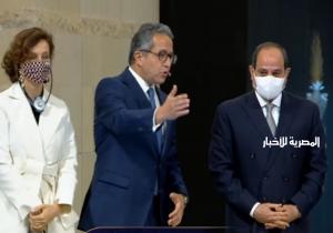 الرئيس السيسي يقوم بجولة تفقدية بالمتحف القومي للحضارة المصرية.. ويستمع لشرح مفصل من وزير الآثار
