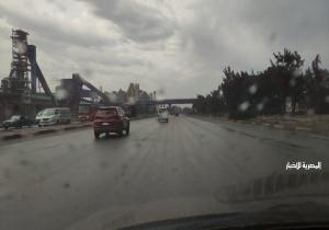 استمرار هطول الأمطار على الإسكندرية وانتظام حركة المرور| صور