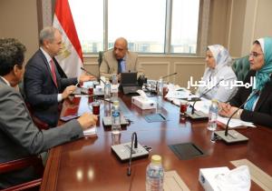 وزير الكهرباء يبحث مع الكازار الإماراتية زيادة الاستثمارات في مجالات الطاقة المتجددة| صور