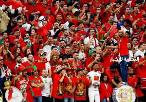 الجماهير المغربية تحيي اللاعبين رغم الخسارة أمام فرنسا و«الركراكي» يواسيهم
