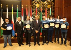 وزير الاتصالات يكرم الفائزين بـ 4 ميداليات دولية بالأولمبياد الدولي للمعلوماتية