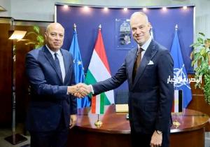 وزير الدفاع المجري يؤكد حرص بلاده على تعزيز التعاون العسكري في مجال الإنتاج الحربي مع مصر