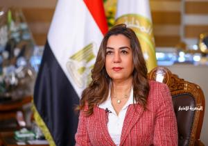 البيئة تعلن التخلص الآمن من دولفين نافق بإحدي قرى الساحل الشمالى | تفاصيل