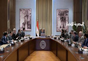 رئيس الوزراء يتابع الجهود الحكومية في ملف تحلية مياه البحر
