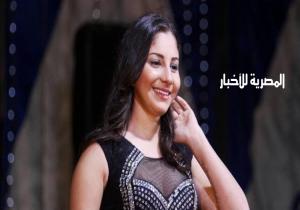شاهد..6 نجمات ودعن الطفولة بإطلالات شبابية جريئة