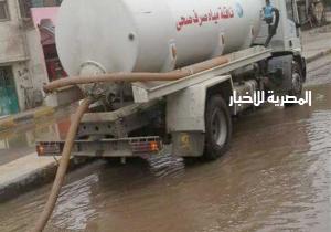 استمرار أعمال شفط مياه الأمطار في دمياط