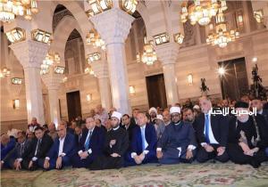 نائبا عن رئيس الجمهورية.. محافظ القاهرة يؤدي صلاة الجمعة الأخيرة من رمضان في مسجد السيدة نفيسة