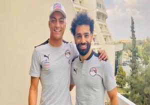 مصطفى محمد ينشر صورة مع صلاح من معسكر المنتخب قبل مواجهة جزر القمر