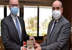 وزير الطيران المدنى يبحث مع سفير كندا سبل دعم التعاون المشترك