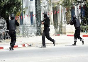 امرأة تهاجم رجال شرطة بسيارتها بتونس العاصمة