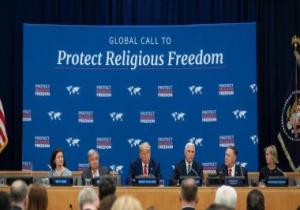 ترامب: نناشد دول العالم وضع حد للأضطهاد الدينى