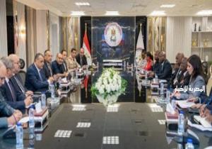 وزير الإنتاج الحربى يستقبل وزير الدفاع الوطنى الأنجولى لبحث زيادة التعاون