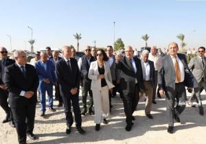 وزيرة التنمية المحلية ومحافظ القاهرة يتفقدان اصطفاف أتوبيسات النقل العام وإنشاء ساحتي انتظار للسيارات