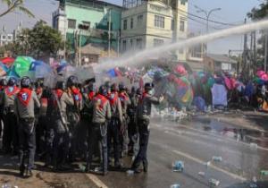 فرنسا: عنف قوات الأمن ضد المتظاهرين السلميين فى ميانمار "غير مقبول"