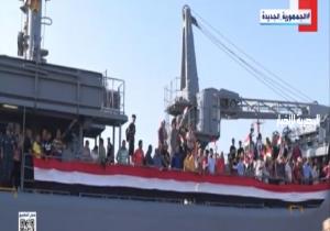 وصول العالقين المصريين وجنسيات أخرى من ميناء بورتسودان بواسطة سفينة حربية مصرية| فيديو