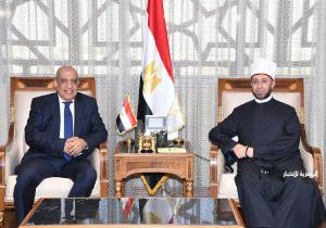 وزير الأوقاف يستقبل وزير الكهرباء والطاقة المتجددة بمقر الوزارة بالعاصمة الإدارية الجديدة | صور