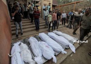8 شهداء وعشرات المصابين والمفقودين بقصف الاحتلال الإسرائيلي لمنزل في دير البلح وسط قطاع غزة