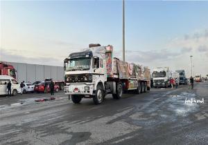 قافلة «زاد العزة» الـ 81 تدخل إلى الفلسطينيين في قطاع غزة