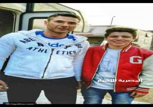 شاهد.. بعد النفخ والحقن صورة صادمة لأحمد عز لم يتعرف عليه الجمهور