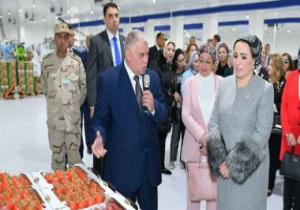 قرينة الرئيس السيسى تتفقد مشروع الصوب الزراعية