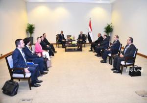 الرئيس السيسي يلتقي رئيس وزراء إسبانيا على هامش المؤتمر الدولي للاستجابة الإنسانية الطارئة لغزة