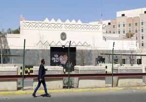 السفارة الأميركية في اليمن تسرح مئات الموظفين