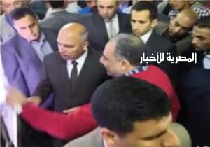كامل الوزير يصل محطة مصر برمسيس ويتفقد ماكينات التذاكر الجديدة