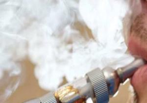 مدينة أمريكية تحذر من خطورة تدخين السجائر الالكترونية