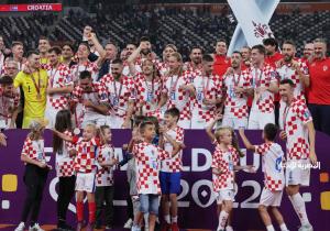 لاعبو كرواتيا يتسلمون ميداليات المركز الثالث في كأس العالم بعد الفوز على المغرب | صور