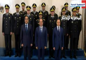 صورة تذكارية للرئيس السيسي مع أعضاء المجلس الأعلى للشرطة