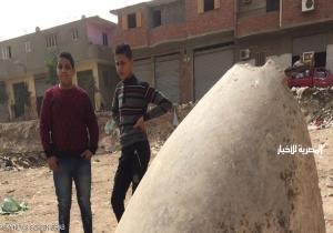 طريقة استخراج تمثالين في مصر تثير جدلا وانتقادات