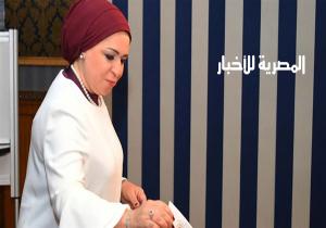 التعديلات الدستورية.. انتصار السيسي تدلي بصوتها في لجنة مصر الجديدة