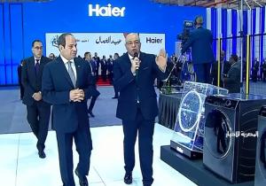 الرئيس السيسي يستمع إلى شرح حول مجمع هاير الصناعي | فيديو
