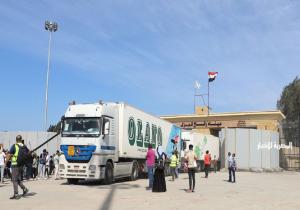 "القاهرة الإخبارية": 275 شاحنة مساعدات إنسانية دخلت غزة عبر معبري رفح البري وكرم أبو سالم