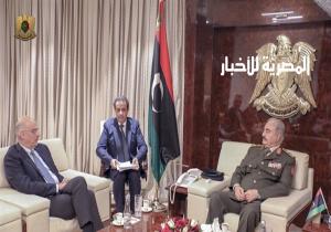 حفتر يلتقي وزير الخارجية اليوناني في بنغازي