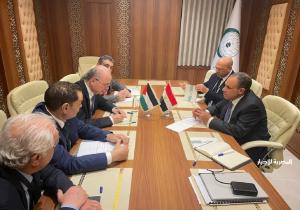 وزير الخارجية يلتقي مع رئيس الوزراء الفلسطيني على هامش الدورة الاستثنائية في منظمة التعاون الإسلامي