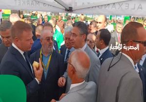 وزير التموين يفتتح سوق اليوم الواحد للمزارعين بالإسكندرية