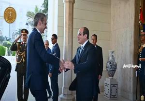 الرئيس السيسي ورئيس وزراء اليونان يتفقان على أهمية استمرار التعاون في مجالات الهجرة واستقدام العمالة الموسمية