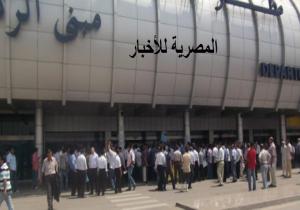 الجمارك : إحباط محاولة تهريب هواتف محمولة وساعات تنصت فى مطار القاهرة