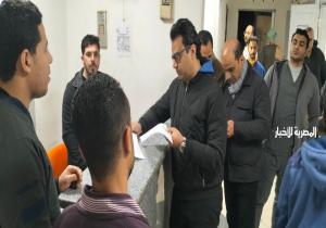 وكيل صحة سوهاج يحيل 3 أطباء و3 فنيين ومعاون بمستشفى سوهاج العام للتحقيق