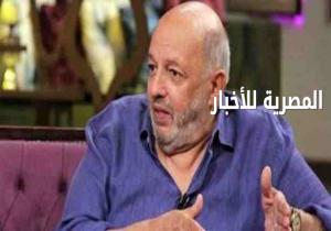 متاعب "محمد خان" في التصوير بشوارع القاهرة.. انفعال واشتباك وتَعلّم