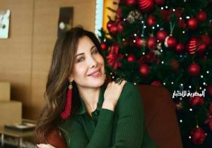 نانسي عجرم تحتفل برأس السنة الميلادية من أمام شجرة الكريسماس