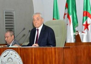 تجميد أعمال برلمان الجزائر.. وتصاعد المطالبات باستقالة رئيسه