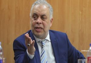 مصطفى كامل يزور أشرف زكي ويتمنى له الشفاء بعد أزمته الصحية