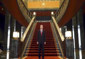 أردوغان يتحدى المعارضة بإيجاد مرحاضه الذهبي